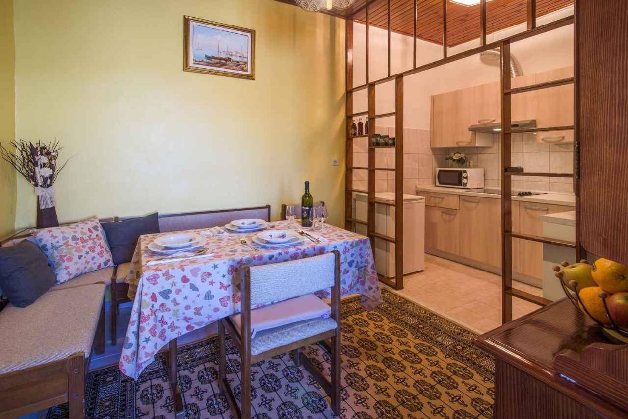 Apartment In Vrbnik/Island Krk 35825 Εξωτερικό φωτογραφία